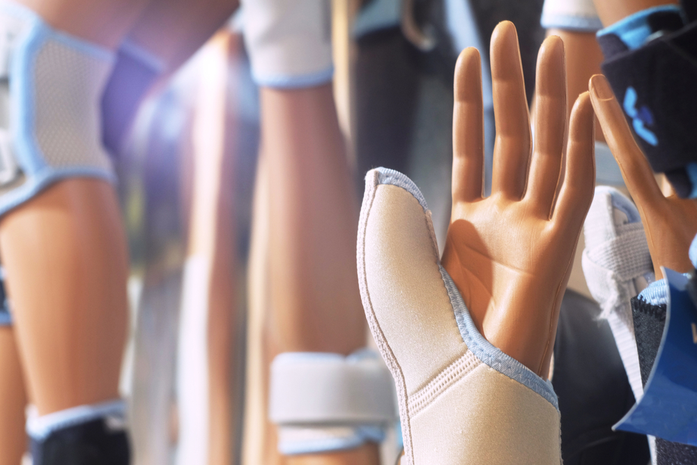 clamps,prostheses,for,injured,people,,topic,of,traumatology,and,medetsiny